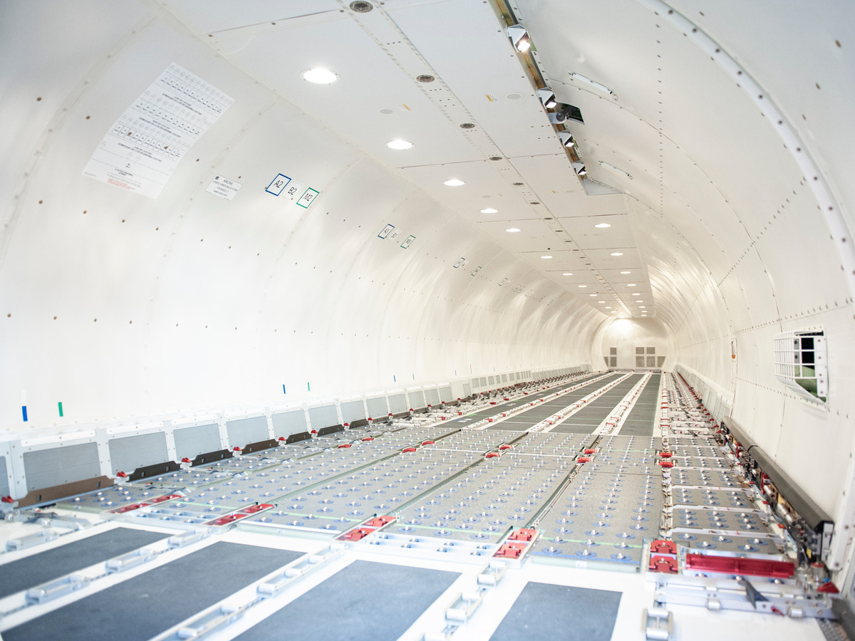 737 Bcf inside Inside a 737